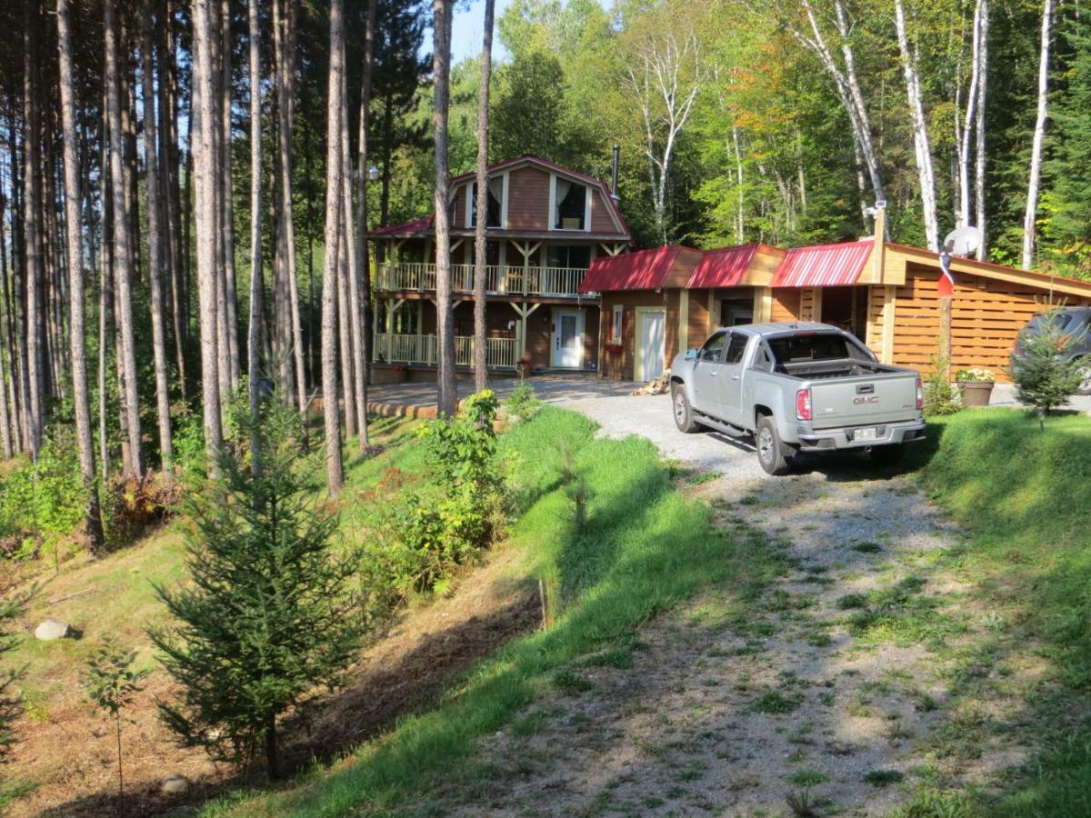 La Maison Sous Les Arbres Saint Roch de Mekinac Exterior foto
